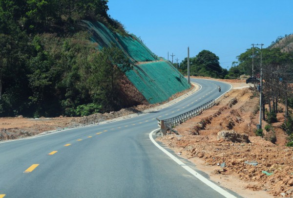 Cận cảnh quốc lộ 28B - cung đường mới đi Đà Lạt đang về đích Cận cảnh quốc lộ 28B - cung đường mới đi Đà Lạt đang về đích