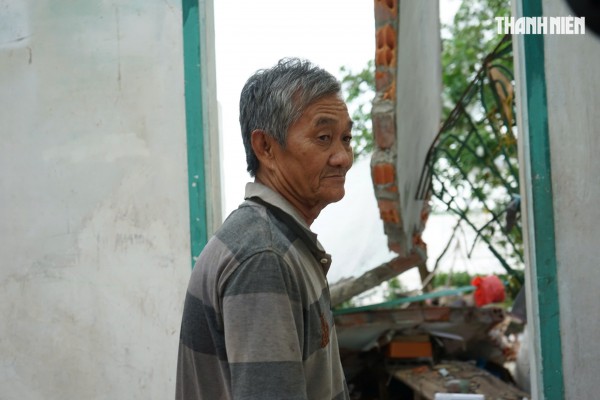 Cận cảnh sạt lở bờ sông Tiền, nhiều ngôi nhà bị 'nuốt chửng' Cận cảnh sạt lở bờ sông Tiền, nhiều ngôi nhà bị 'nuốt chửng'