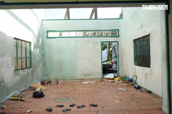 Cận cảnh sạt lở bờ sông Tiền, nhiều ngôi nhà bị 'nuốt chửng' Cận cảnh sạt lở bờ sông Tiền, nhiều ngôi nhà bị 'nuốt chửng'