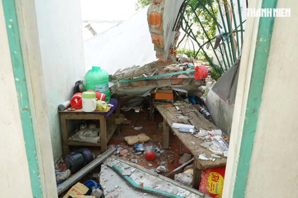 Cận cảnh sạt lở bờ sông Tiền, nhiều ngôi nhà bị 'nuốt chửng' Cận cảnh sạt lở bờ sông Tiền, nhiều ngôi nhà bị 'nuốt chửng'