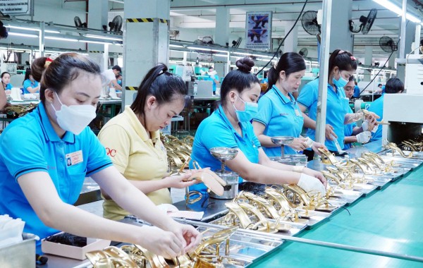 Căng thẳng Iran, Trung Đông tác động doanh nghiệp TP.HCM: Ngành nào ảnh hưởng nặng nhất?