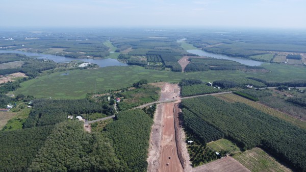 Cao tốc Gia Nghĩa - Chơn Thành thi công cầm chừng do chờ mặt bằng, thiếu vật liệu