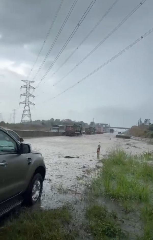 Cao tốc Phan Thiết - Dầu Giây bị ngập ở vị trí từng ngập 2 năm trước