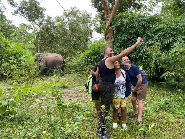 Cấp thiết bảo tồn voi: Du lịch thân thiện với voi