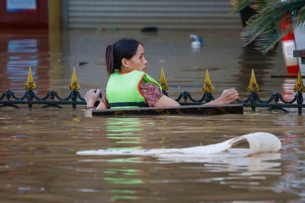Cấp thiết giải quyết ngập lụt: Cần sống chung với lũ trước khí hậu cực đoan Cấp thiết giải quyết ngập lụt: Cần sống chung với lũ trước khí hậu cực đoan