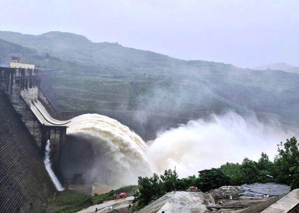 Cấp thiết giải quyết ngập lụt: Thủy điện không thể vô can