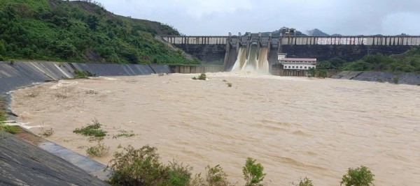 Cấp thiết giải quyết ngập lụt: Thủy điện không thể vô can