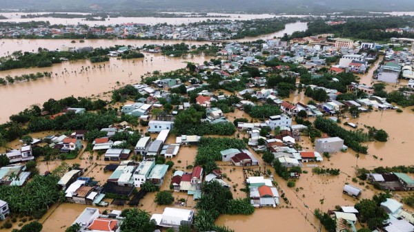 Cấp thiết giải quyết ngập lụt: Thủy điện không thể vô can