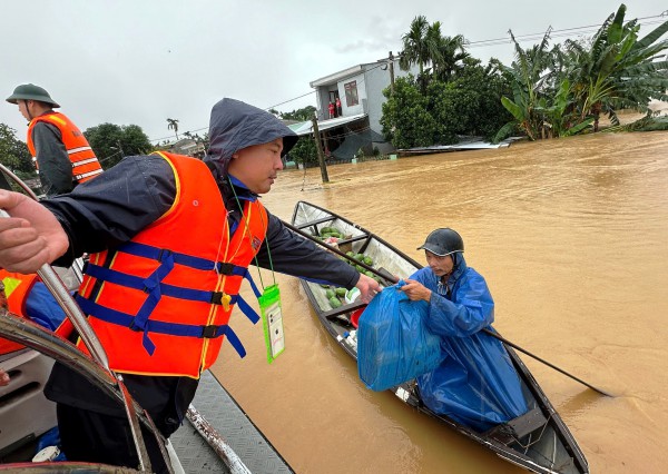 Cấp thiết giải quyết ngập lụt: Thủy điện không thể vô can