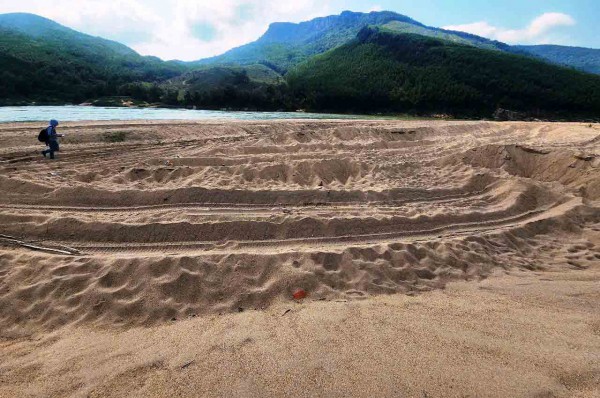 Cát sông Thu Bồn bị 'rút ruột' giữa đêm