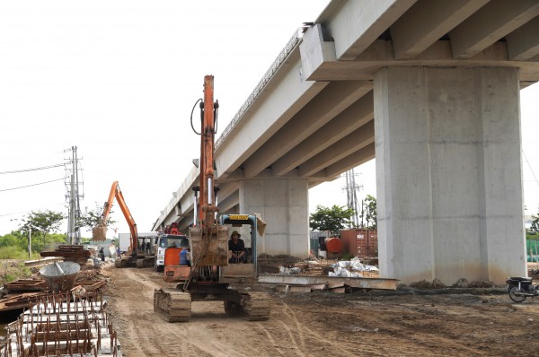 Cầu Gành Hào nối 2 tỉnh Cà Mau và Bạc Liêu trước ngày hợp long