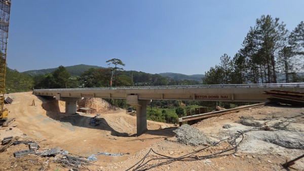 Cầu cạn đèo Mimosa Đà Lạt trước ngày thông xe