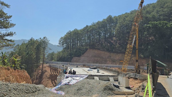 Cầu cạn đèo Mimosa ở cửa ngõ Đà Lạt thi công thần tốc sau sạt lở Cầu cạn đèo Mimosa ở cửa ngõ Đà Lạt thi công thần tốc sau sạt lở