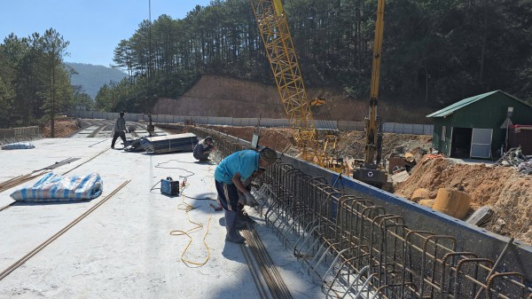 Cầu cạn đèo Mimosa ở cửa ngõ Đà Lạt thi công thần tốc sau sạt lở Cầu cạn đèo Mimosa ở cửa ngõ Đà Lạt thi công thần tốc sau sạt lở