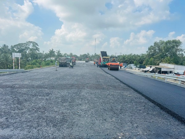 Cầu Đại Ngãi 2 được thông xe tạm và chính thức hoàn thành ngày 30.4