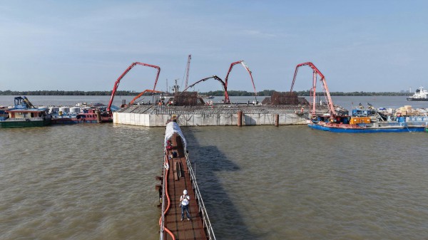 Cầu Đại Ngãi 2 được thông xe tạm và chính thức hoàn thành ngày 30.4