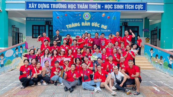 Câu lạc bộ Tia Sáng 13 năm gieo nụ cười nơi vùng sâu vùng xa Câu lạc bộ Tia Sáng 13 năm gieo nụ cười nơi vùng sâu vùng xa