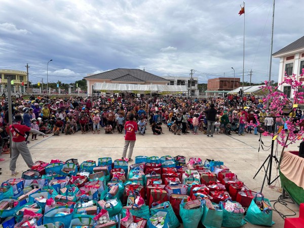 Câu lạc bộ Tia Sáng 13 năm gieo nụ cười nơi vùng sâu vùng xa Câu lạc bộ Tia Sáng 13 năm gieo nụ cười nơi vùng sâu vùng xa