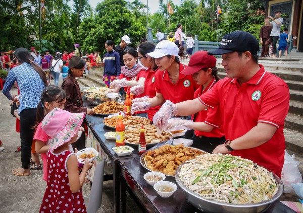 Câu lạc bộ Tia Sáng 13 năm gieo nụ cười nơi vùng sâu vùng xa Câu lạc bộ Tia Sáng 13 năm gieo nụ cười nơi vùng sâu vùng xa