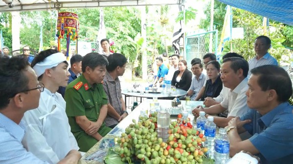 Cha mẹ tử vong do tai nạn giao thông, 2 con mồ côi được nhận đỡ đầu