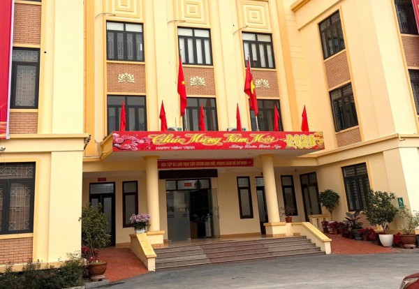 Chậm xử lý hồ sơ, 4 cán bộ phường bị đình chỉ công tác Chậm xử lý hồ sơ, 4 cán bộ phường bị đình chỉ công tác