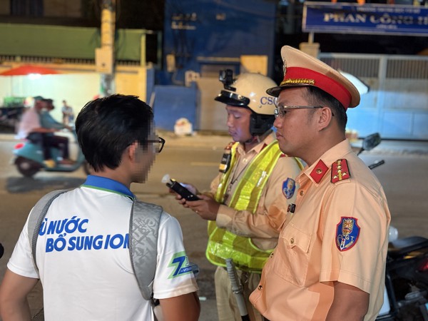 Chặn 'ma men' sau tay lái