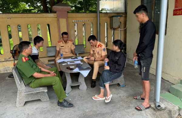 Chặn ô tô chạy quá tốc độ, phát hiện 3 người dương tính với ma túy