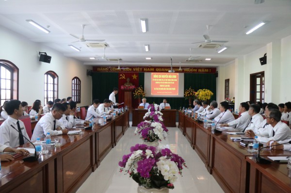Chánh án TAND tối cao Nguyễn Hòa Bình làm việc tại Bình Phước
