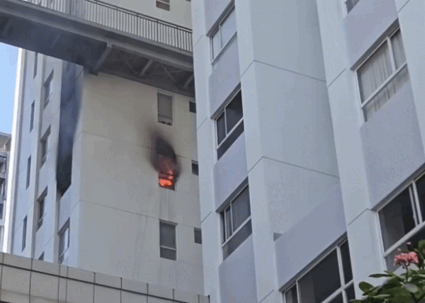 Cháy căn hộ chung cư 25 tầng ở TP.HCM, hàng trăm cư dân thoát thân Cháy căn hộ chung cư 25 tầng ở TP.HCM, hàng trăm cư dân thoát thân