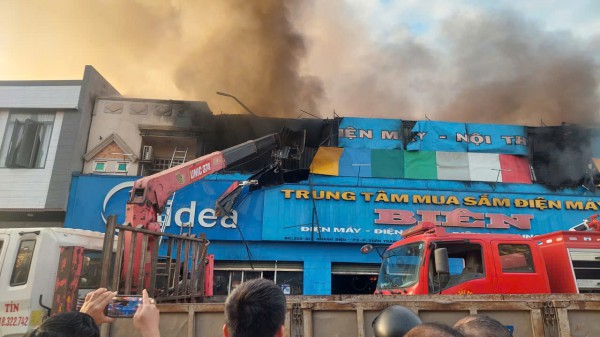 Cháy cửa hàng điện máy ở Đồng Nai, 2 mẹ con tử vong thương tâm Cháy cửa hàng điện máy ở Đồng Nai, 2 mẹ con tử vong thương tâm