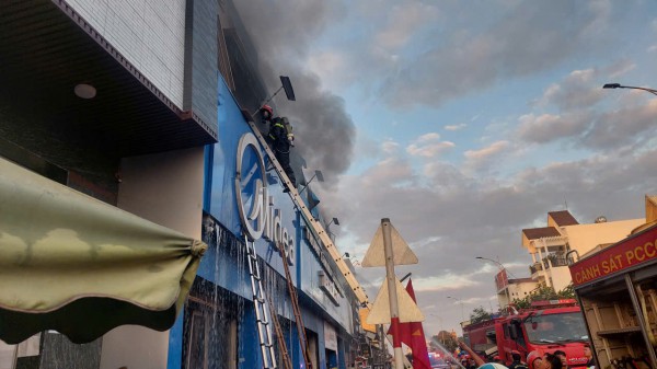 Cháy cửa hàng điện máy ở Đồng Nai, 2 mẹ con tử vong thương tâm Cháy cửa hàng điện máy ở Đồng Nai, 2 mẹ con tử vong thương tâm