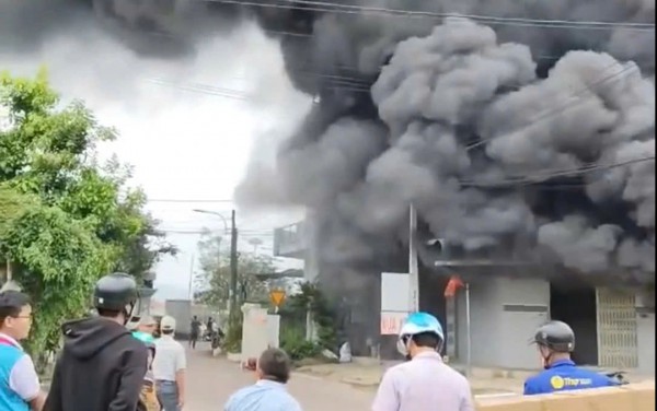 Cháy kho xe điện trò chơi trẻ em ở Gia Lai Cháy kho xe điện trò chơi trẻ em ở Gia Lai