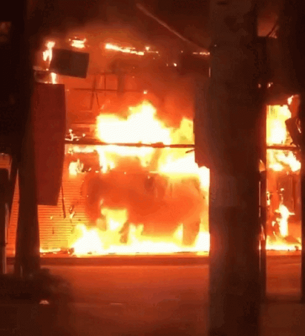 Cháy lớn tiệm bánh ngọt nổi tiếng ở TP.HCM