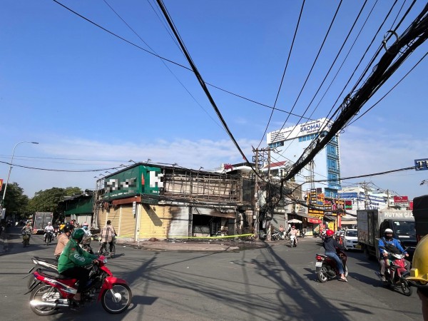 Cháy lớn tiệm bánh ngọt nổi tiếng ở TP.HCM