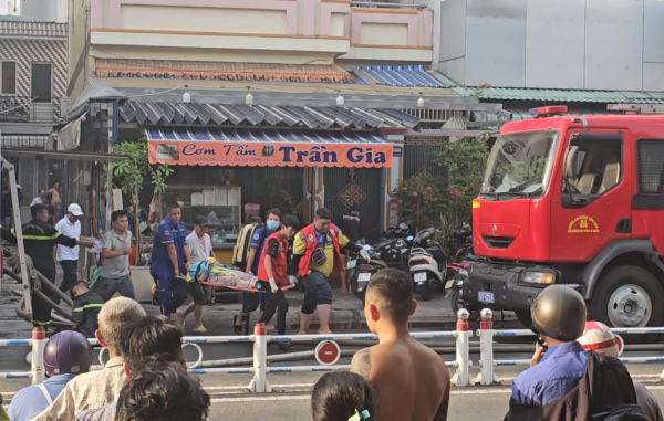 Cháy nhà trong hẻm tại Q.Tân Phú, 1 người nhập viện