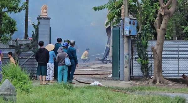 Cháy nhà vắng chủ, thiêu rụi tài sản Cháy nhà vắng chủ, thiêu rụi tài sản