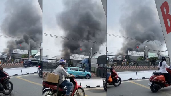 Cháy ở TP.HCM, khói đen cuồn cuộn khiến khu dân cư nháo nhào