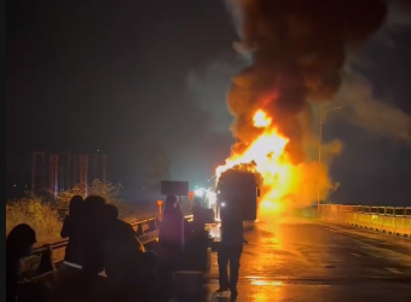 Cháy xe giường nằm trên quốc lộ 1 qua Đắk Lắk