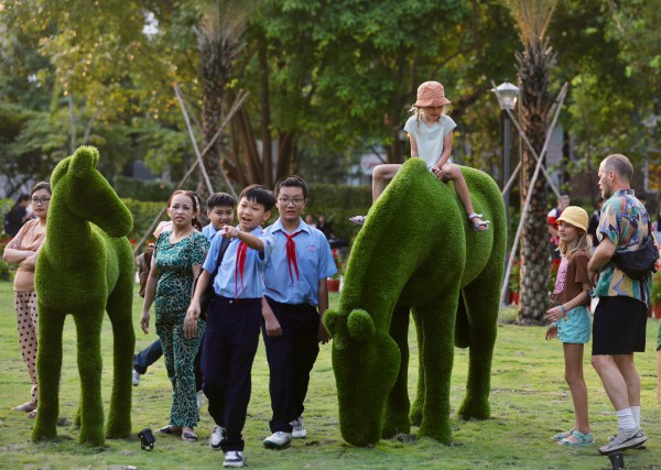 Chỉnh trang thêm 4 khu đất trống đón xuân ở trung tâm TP.HCM