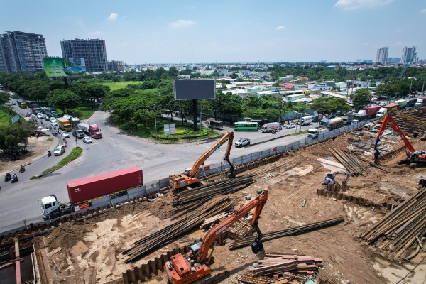 Chủ tịch TP.HCM: 'Không lý do ngoại lệ' trong đầu tư công