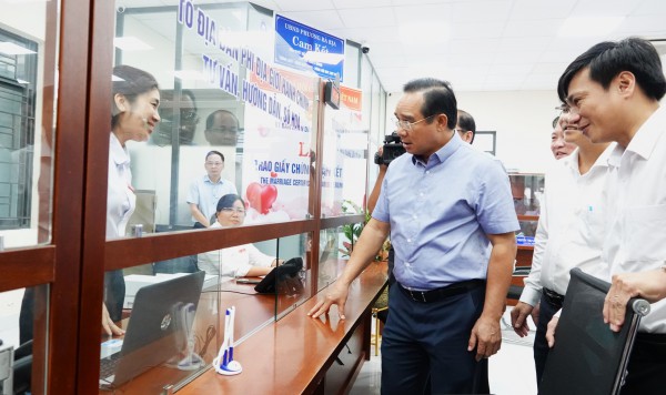 Chủ tịch TP.HCM khảo sát trung tâm hành chính công phường Bà Rịa Chủ tịch TP.HCM khảo sát trung tâm hành chính công phường Bà Rịa