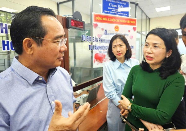 Chủ tịch TP.HCM khảo sát trung tâm hành chính công phường Bà Rịa Chủ tịch TP.HCM khảo sát trung tâm hành chính công phường Bà Rịa