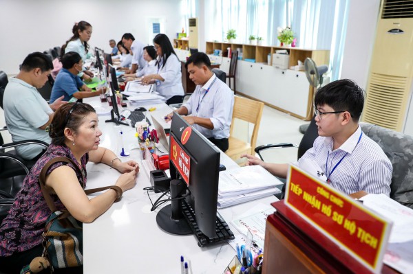 Chủ tịch UBND 112 phường, xã ở TP.HCM không chứng thực giao dịch tài sản