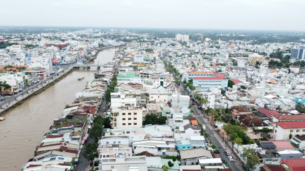 Chủ tịch UBND tỉnh Đồng Tháp chỉ đạo xử lý hơn 500 nhà, đất dôi dư