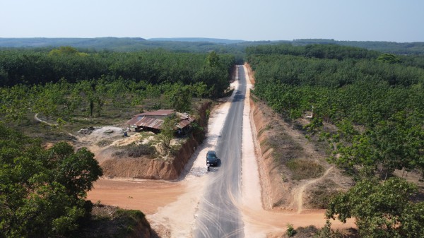Chủ tịch Đồng Nai chỉ đạo xử lý ngay vụ 'nhà dân chênh vênh bên mép vực sâu'