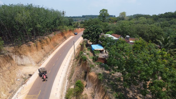 Chủ tịch Đồng Nai chỉ đạo xử lý ngay vụ 'nhà dân chênh vênh bên mép vực sâu'