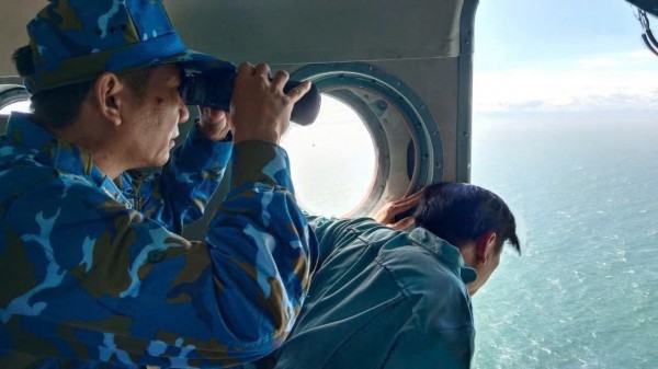 Chủ tịch nước tặng Huân chương Dũng cảm cho hai ngư dân Lý Sơn cứu người trong bão Chủ tịch nước tặng Huân chương Dũng cảm cho hai ngư dân Lý Sơn cứu người trong bão