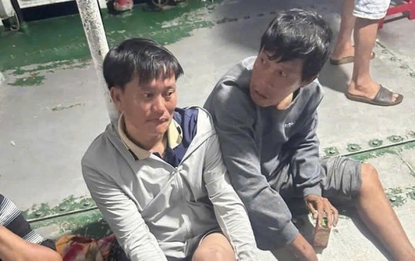 Chủ tịch nước tặng Huân chương Dũng cảm cho hai ngư dân Lý Sơn cứu người trong bão Chủ tịch nước tặng Huân chương Dũng cảm cho hai ngư dân Lý Sơn cứu người trong bão