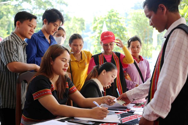 Chung dòng máu Lạc Hồng: Trà Leng đền đáp ân tình Chung dòng máu Lạc Hồng: Trà Leng đền đáp ân tình