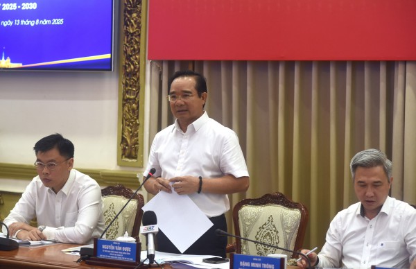 Chuyên gia hiến kế đưa thu nhập bình quân người dân TP.HCM lên 15.000 USD Chuyên gia hiến kế đưa thu nhập bình quân người dân TP.HCM lên 15.000 USD